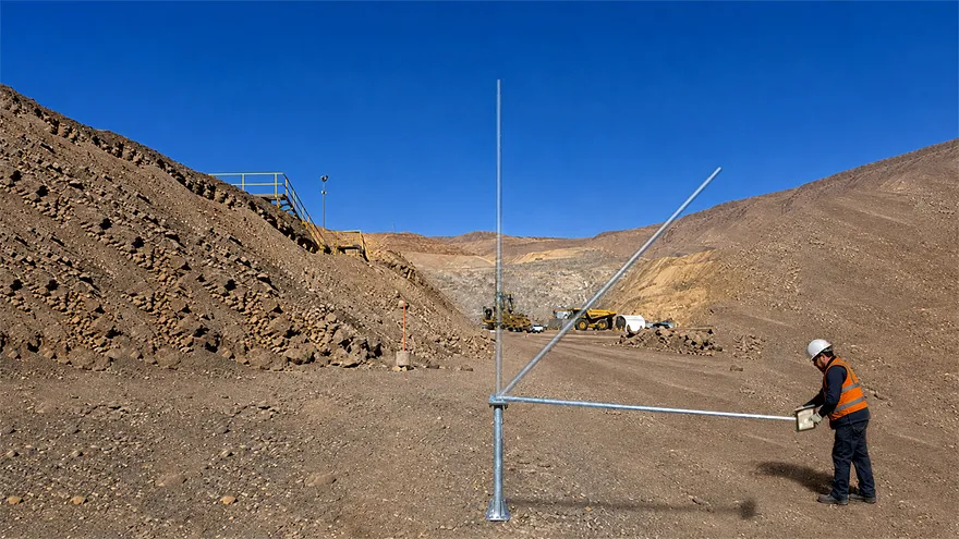 Poste abatible: seguridad y eficiencia en la mantención industrial